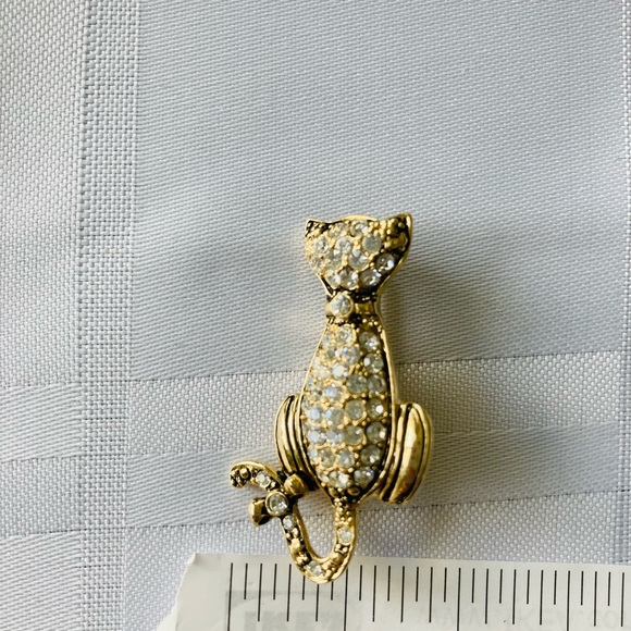 Vintage NR signed rhinestone gold tone cat brooch - Picture 7 of 8